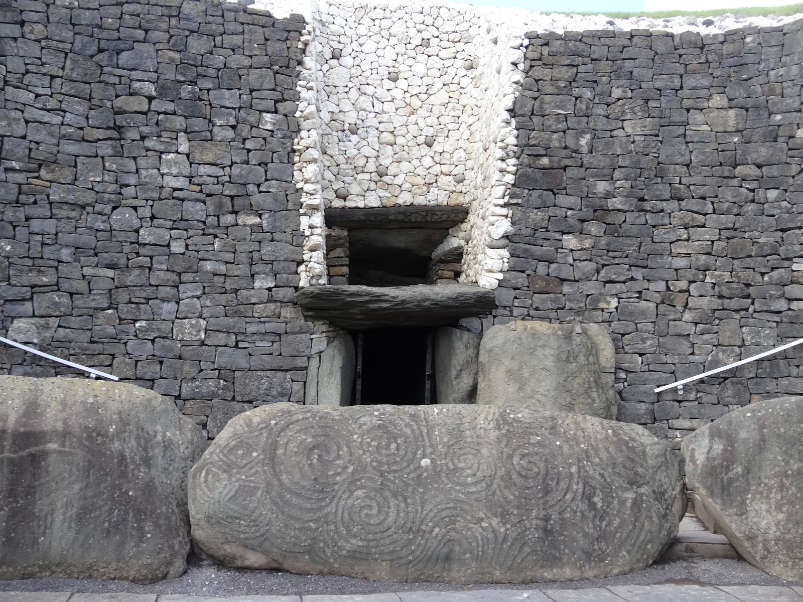 Newgrange Entrance Newgrange Entrance